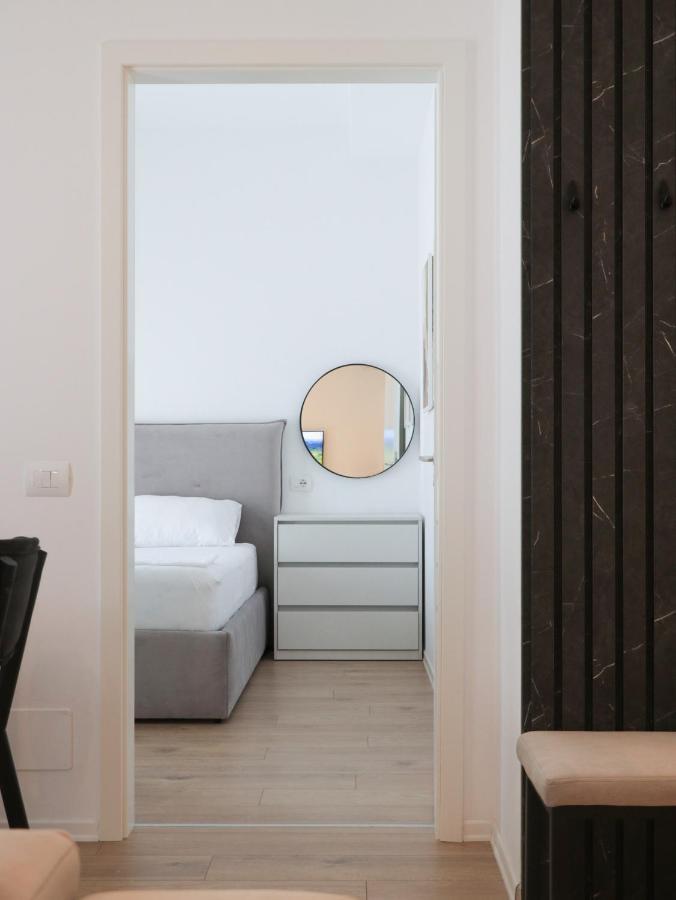 Luxury Rooftop 23 Bed & Breakfast Tirana Bagian luar foto