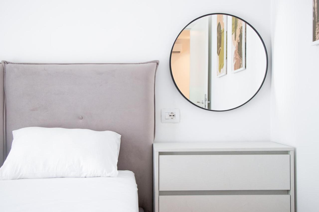 Luxury Rooftop 23 Bed & Breakfast Tirana Bagian luar foto