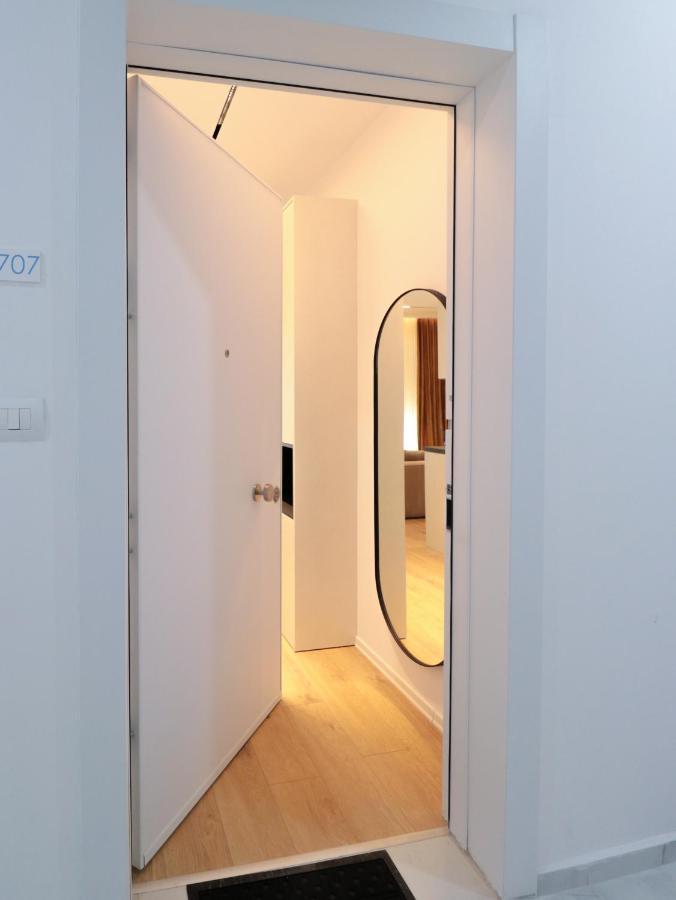 Luxury Rooftop 23 Bed & Breakfast Tirana Bagian luar foto