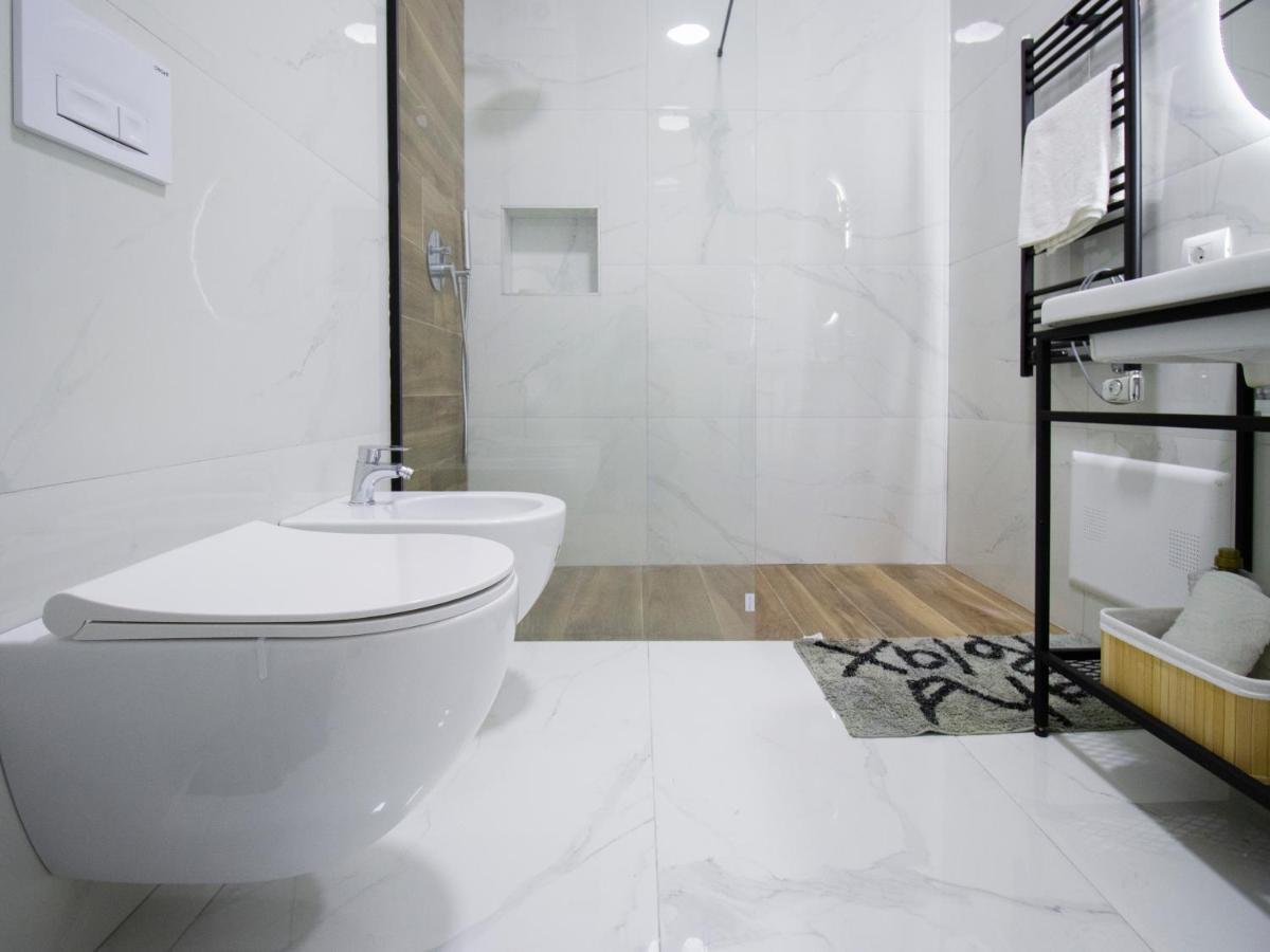 Luxury Rooftop 23 Bed & Breakfast Tirana Bagian luar foto