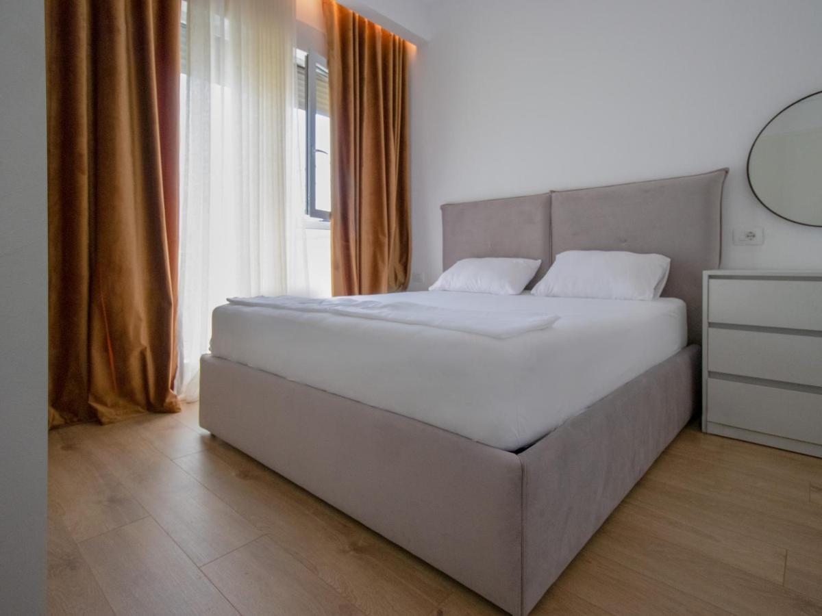 Luxury Rooftop 23 Bed & Breakfast Tirana Bagian luar foto