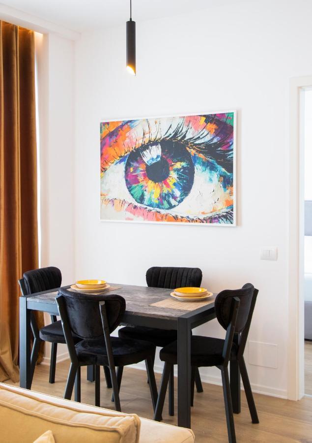 Luxury Rooftop 23 Bed & Breakfast Tirana Bagian luar foto