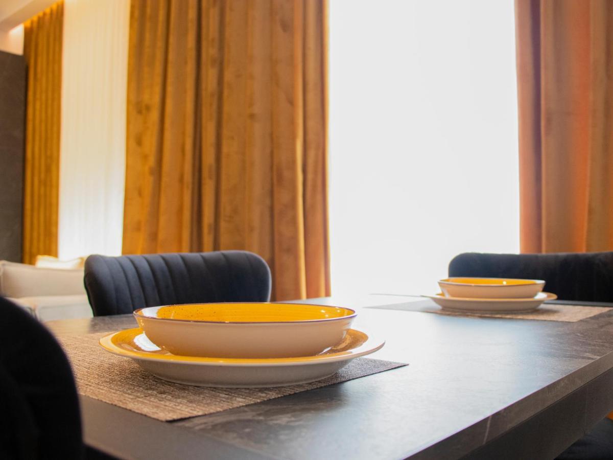 Luxury Rooftop 23 Bed & Breakfast Tirana Bagian luar foto