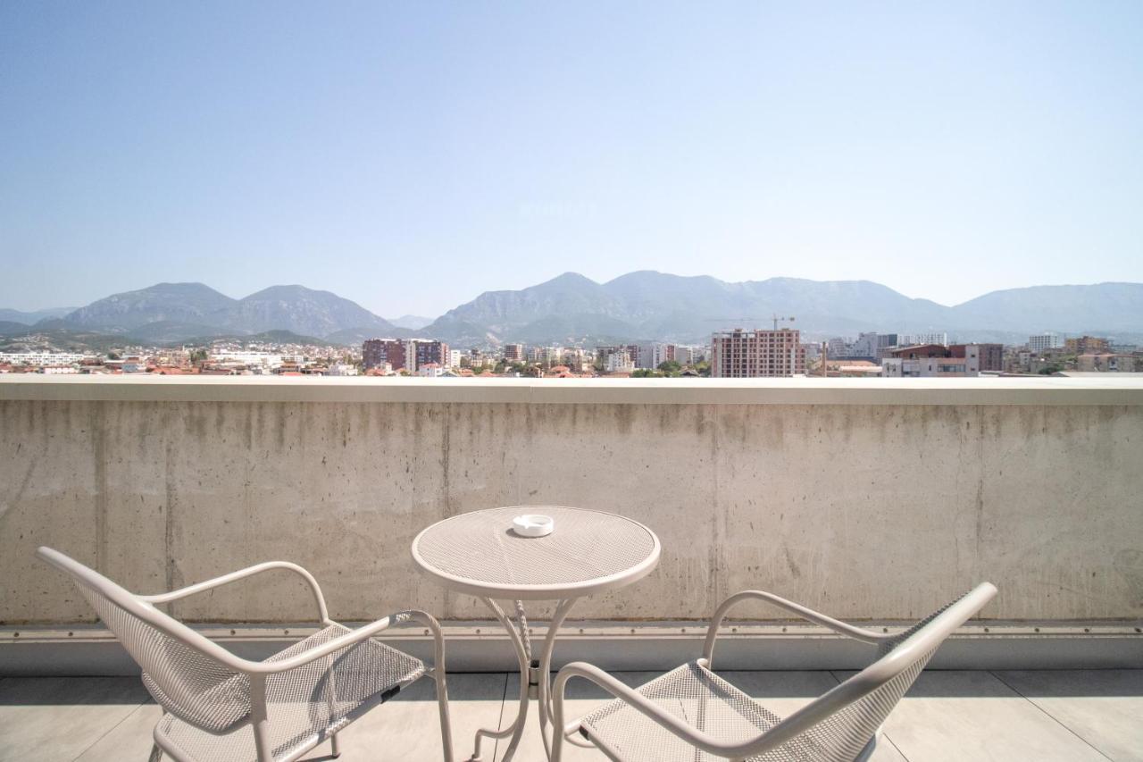 Luxury Rooftop 23 Bed & Breakfast Tirana Bagian luar foto