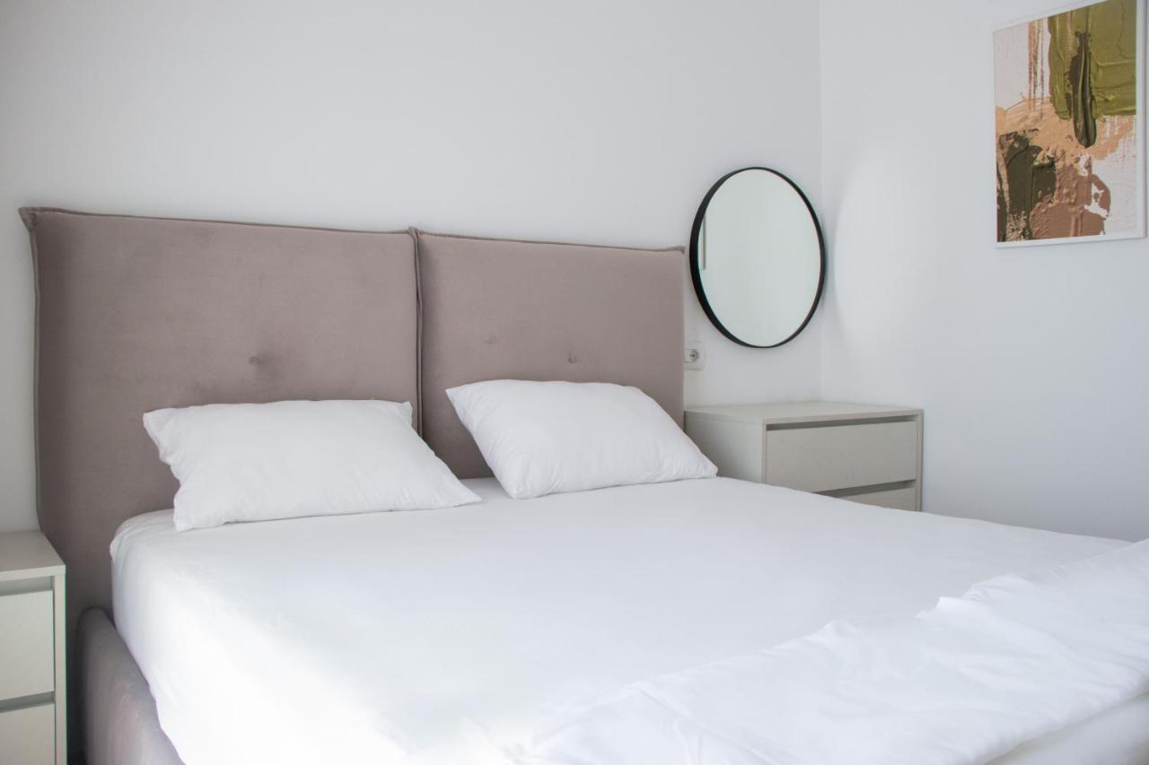 Luxury Rooftop 23 Bed & Breakfast Tirana Bagian luar foto
